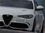 1:18 Alfa Romeo Giulia Quadrifoglio - Weiß Edition 2500Stk. = OVP
